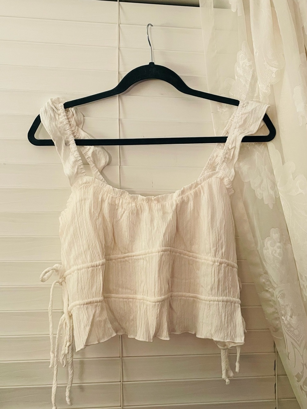 ❌SOLD ❌Women’s Cream Ruffle Strap Tie-Side Crop Top - Picture 1 of 3